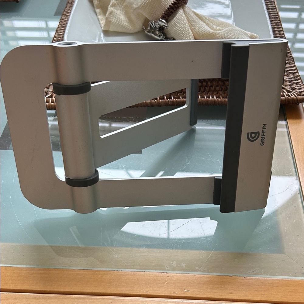 Griffin Silver Tablet Stand - Picture 3 of 5